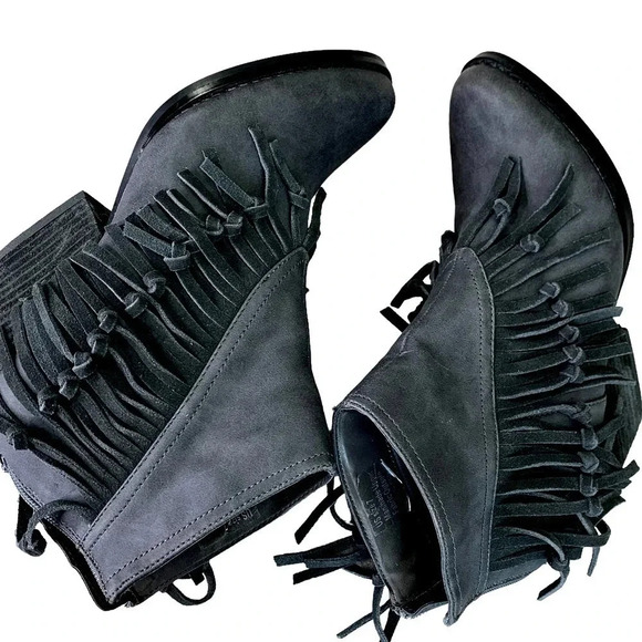 Sbicca Vintage Collection Women's Gray Fringe Ankle Boots Size 7 Faux Leather - Picture 7 of 16